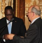 Macky Sall et Pierre Gény (remise de la médaille de l'Académie)