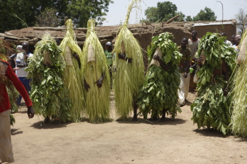 Masques de feuilles en pays bwaba