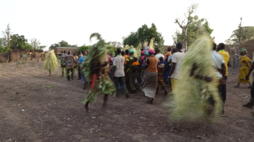 Masques de feuilles en pays bwaba